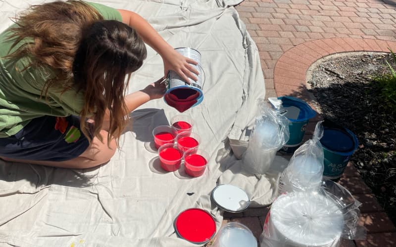 Students creating art at a Brushstrokes For History summer camp